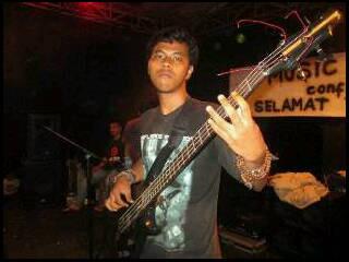 Ini dia si Wello bassist #CassavaTree