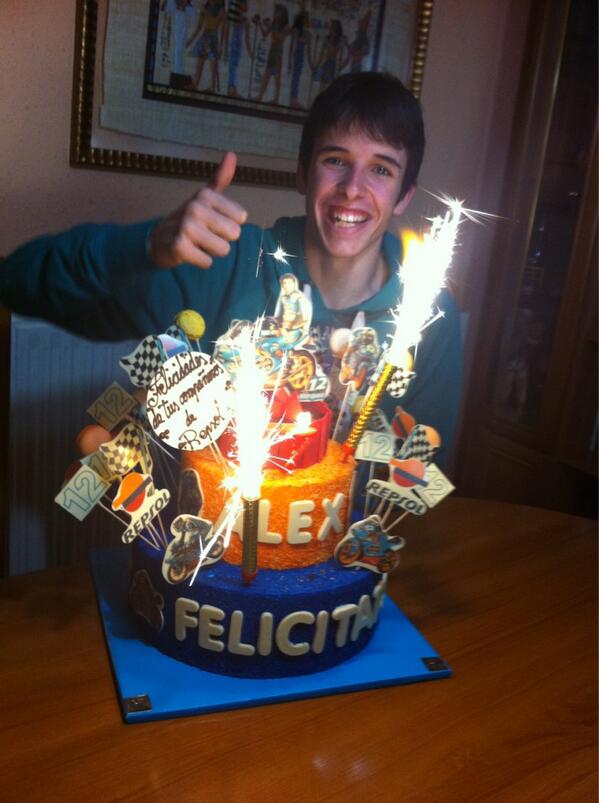 marcmarquez93's tweet photo. Ya estamos en casa y el jetlag empieza hacer efecto💤 jajaj... 
Hoy mi hermano cumple 17 añitos, felicidades Alex!!🎂🎂 http://t.co/fqXceNYCNJ