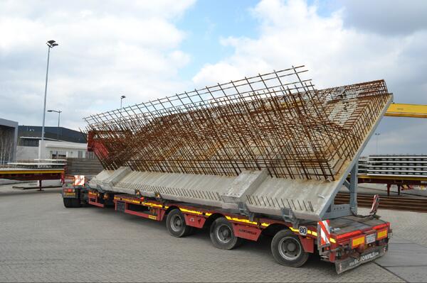 En weer een sluisdeel op transport naar @SluizenBS <a href="/HeijmansNL/">Heijmans</a> <a href="/pge14/">Peter Gerrits</a>