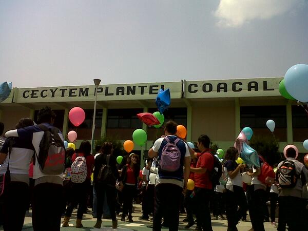 MARYLUCIO's tweet photo. Un Gusto Elevar las ideas junto con los alumnos del Colegio #cecytemLEE @gmo_calderon http://t.co/VADAvYFUTn