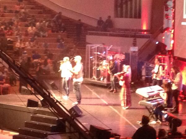 StoryGS's tweet image. Band killing "little talks" by Of Monsters and Men #exponential13