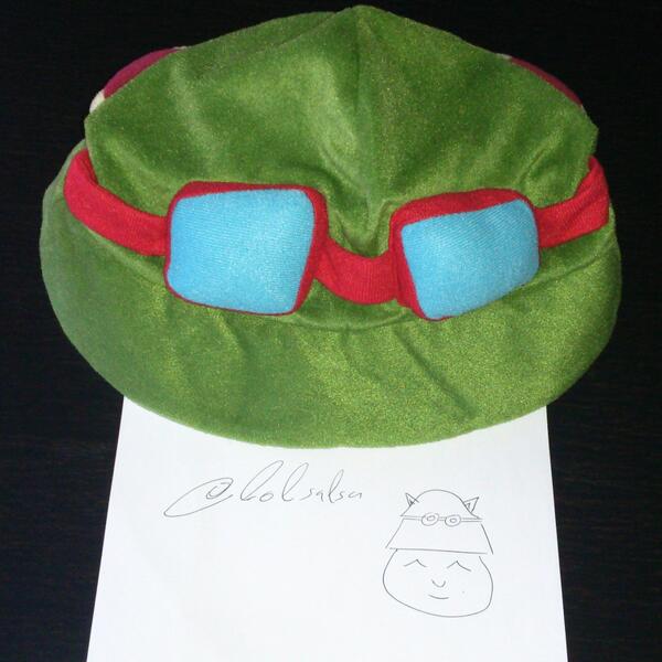 Hemos llegado a 10.000 seguidores. ¡Síguenos y haz RT para conseguir un gorro de Teemo! j.mp/17UYjrq