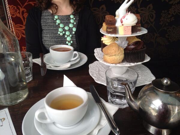 EsheHill's tweet image. High tea this afternoon actually happened #solondon #studyabroadsolutions