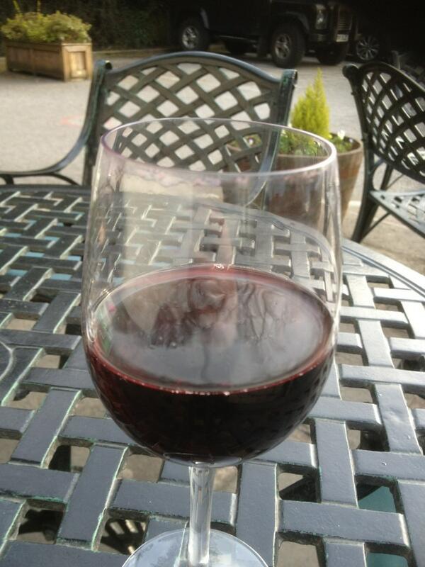 YellowTed's tweet image. Plumped for a nice glass of red. #vino :)