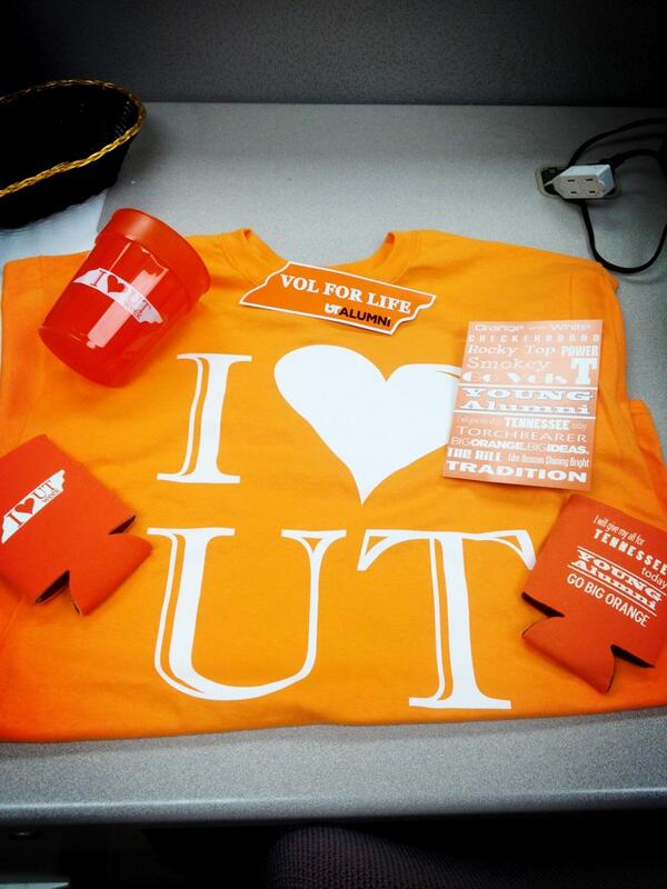 UTKnoxville's tweet photo. Seniors! Stop by Tyson House by 4:00 for #iheartUTweek stuff! RT ‏@averyg89 I got hooked up today! Thanks @ImpactUT http://t.co/LHCxuRyOUt
