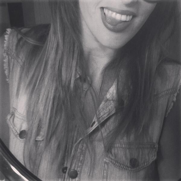 AAdamuz's tweet photo. Buenas noches !!!!😜😘 http://t.co/yIC8HdKvJh