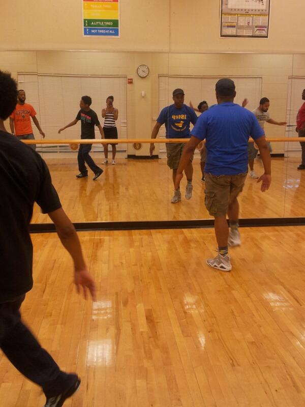 mercerzphib's tweet image. Big Brother @iRegulate came to show MU how to step! #istep #AlphaPiprophyte #stepmaster