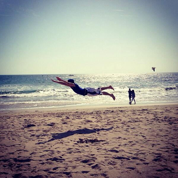 ilhoonstyle's tweet image. [Instagram Update] Superman! #santamonicabeach #LA #imflying #woo