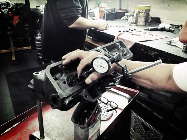 MaloofRacing's tweet image. #Maloof Settin up #valvespring heights 4 a 1965 #Buick 401 #NailHead #Engine
&amp;amp; clearancing retainers to #valveseals