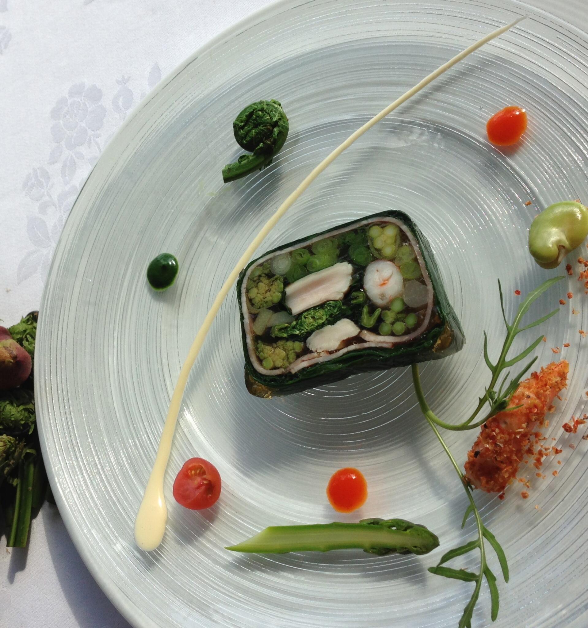 佐渡 Ryokan浦島 4月24日 Laplage情報 佐渡産山菜のテリーヌ 続き 地鶏と ヤマウド コゴミ 行者にんにく タラの芽 アマドコロを使用しています 春の大地の味覚をぎゅっと凝縮した一皿です Http T Co Azwgp6rcul Twitter