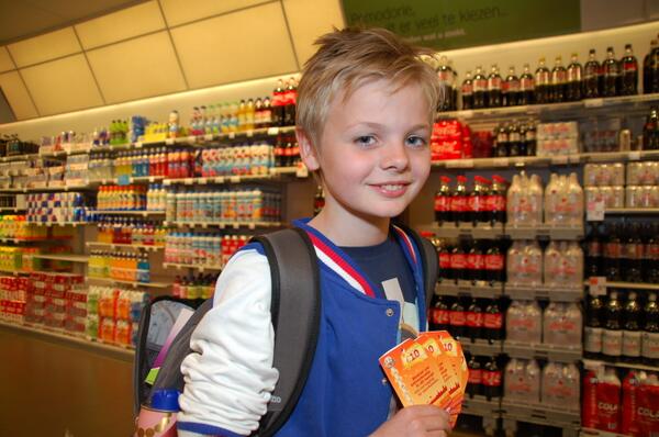 KnipDeKorting's tweet image. Prijswinnaar KNIP De Korting is bekend. Koen van Boekel mag naar De Efteling dankzij Albert Heijn Veghel.