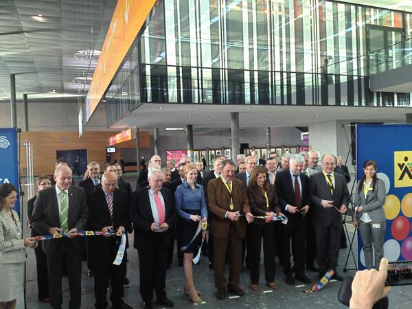 Messe_Stuttgart's tweet image. Das Band ist durchschnitten. Eröffnung der #Intervitis (tom)