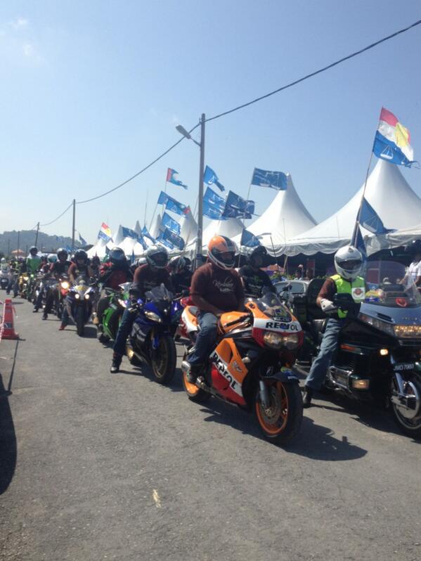 RezaJKM's tweet photo. Kembara Karisma Perlis -Program Home Help Services dgn sukarelawan superbikers!! @NoorulAinur @NoraniJKM @JKMHQ http://t.co/Wce4xPpxgb