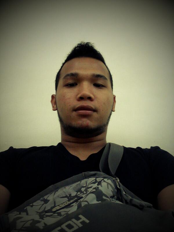 christopheracoy's tweet image. While waiting for my turn #checkup #sick #soarthroat #LOA