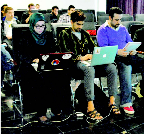 Adelboublenza's tweet photo. Je suis dans la photo :D RT @MeriemBouakkaz: #Algeria20 Quotidien d'oran parle de #LibreDay @bilalghalib  @ezzoufri http://t.co/UxYCv2epdt