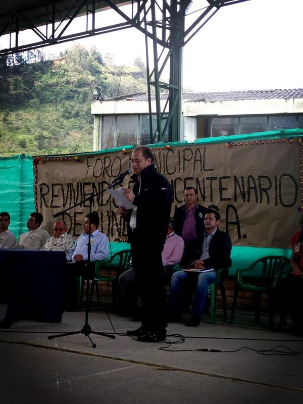 InmobiliariaEIC's tweet photo. @AlvaroCruzGob en el municipio de Cabrera #Cundinamarca estamos en el acto de siembra #ÁrbolDeLaLibertad http://t.co/JVwwWy29EL