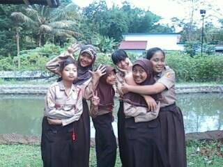 nupiha's tweet image. @AlumniKB5 nihh pas waktu msh geng2an . Ini diaaa geng nupiiiiiiiii=)))♥☀