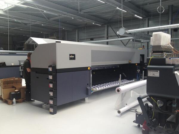 DeWildMPS's tweet photo. Vandaag wordt de installatie van onze nieuwe #durstrhotex afgerond en kunnen we gaan testen. #uitbereiding http://t.co/EkdU7RzSNk