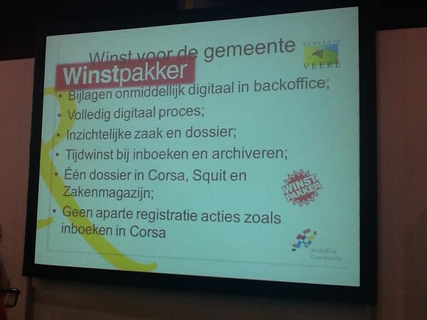 MidofficeComm's tweet photo. De winstpakkers van een volledig digitaal OLO-proces voor @Gemeente_Veere #oict13 http://t.co/OqV2r7TaLZ