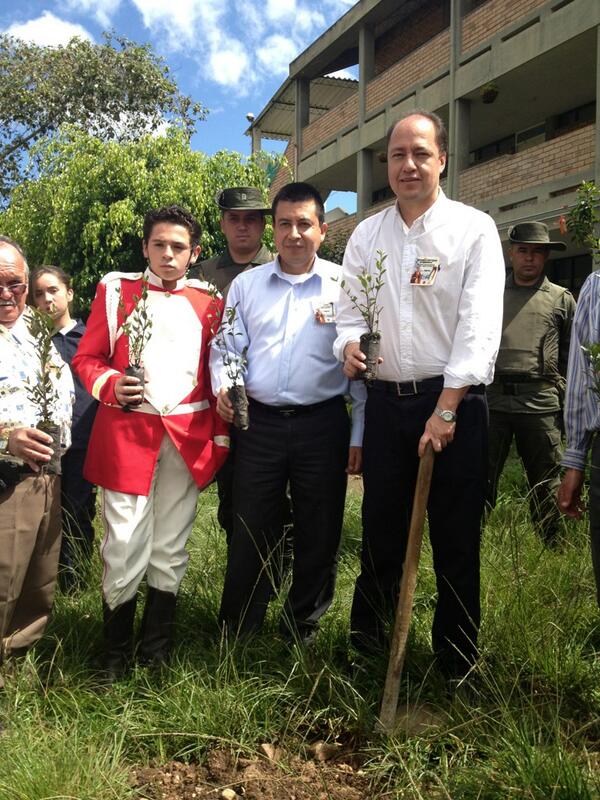 InmobiliariaEIC's tweet photo. @AlvaroCruzGob en el municipio de Cabrera #Cundinamarca estamos sembrando el árbol de la libertad http://t.co/LHscK28BBN