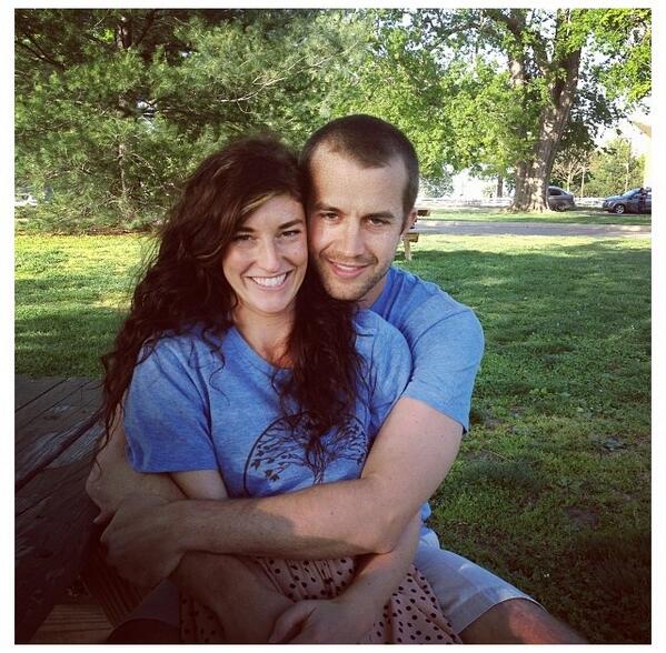 _HopeAgain's tweet image. Hope Again showing love at Centennial Park on #earthday ! Passing out water, flyers, and smiles.