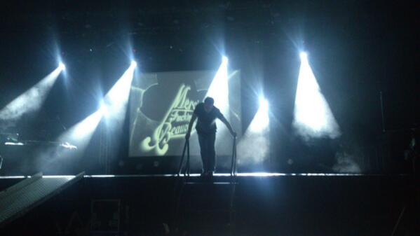 SwellProduction's tweet photo. @MerciFuckingBcp  aux commandes! #live #electro #kiff http://t.co/bSxjCpfU7P