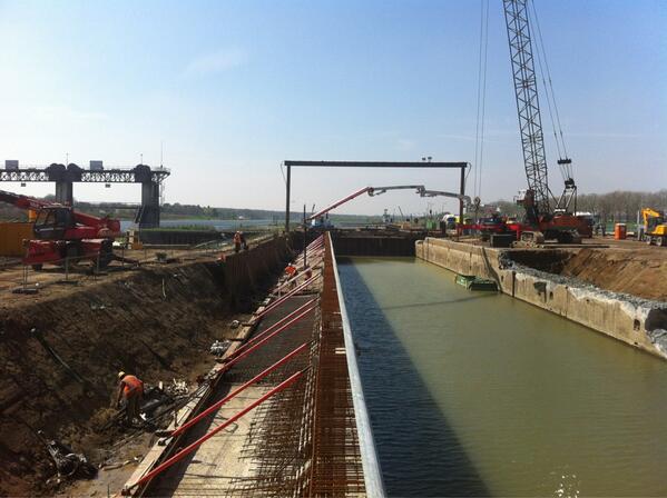 Vandaag de eerste stort door <a href="/HeijmansNL/">Heijmans</a> van de vloeren achter de prefab kolkwanden van <a href="/BestconBV/">Bestcon B.V.</a> te Belfeld!