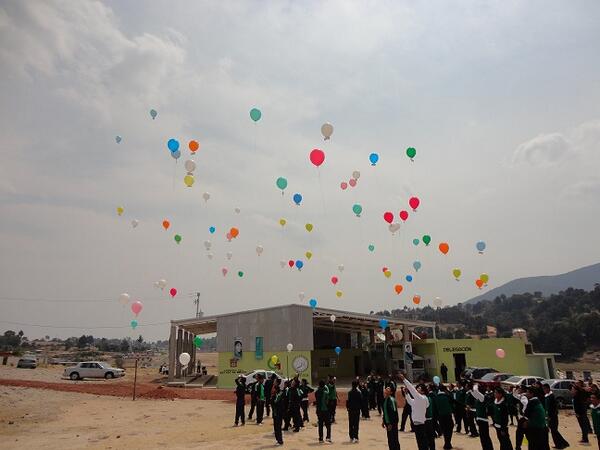 memo_herrera1's tweet photo. @gmo_calderon Frases y Citas lanzadas al aire, #FelizDíaDelLibro ayer en Cecytem Acambay #cecytemLEE. http://t.co/sTw4bh8Z72