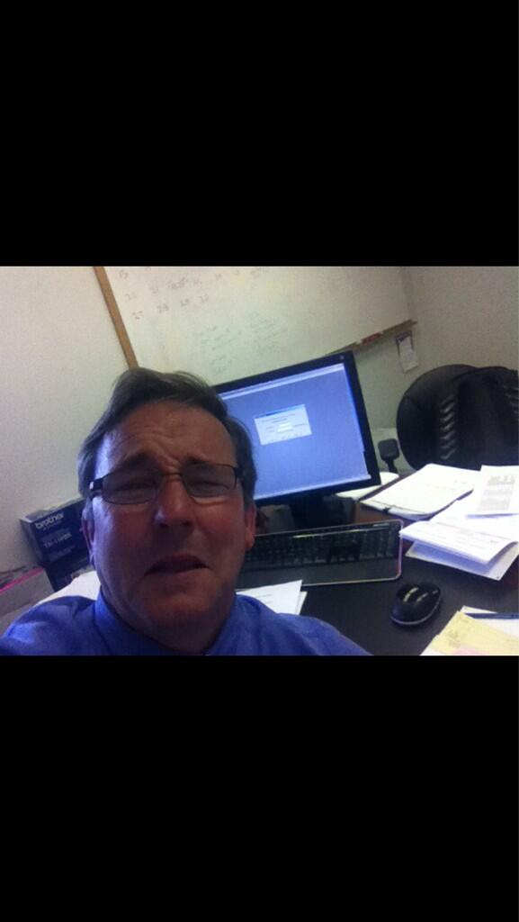 BlakeeElizabeth's tweet image. When my dad texts me pictures of how much fun he is having at work.. #paulproblems 😂😂