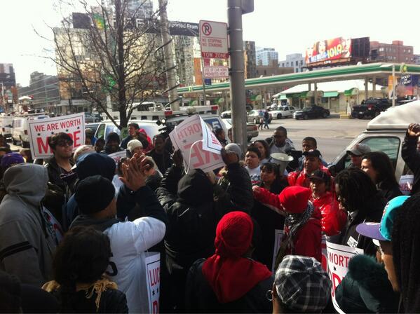 MidwestRyan's tweet photo. #strikefor15 workers fighting for the respect they deserve!!! http://t.co/bV9D6ApCOs