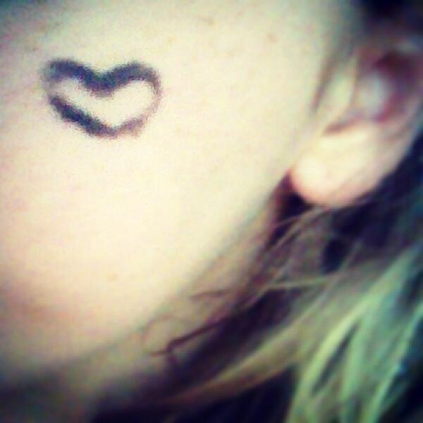 ZConsagra's tweet photo. Do a heart on ur face for Boston and all the other things that have happened in this world http://t.co/QQfADCNWGi