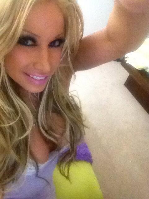 Logging on now :-)http://t.co/jsp9KpGgPY http://t.co/6rWVU2YOt0<a href="/tag/dreamlover"class="tags"><span>#dreamlover</span></a>