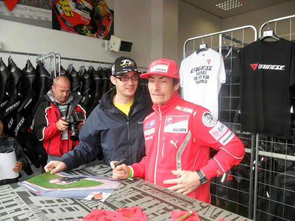 FlyingFleaMotor's tweet photo. @TISSOT @NickyHayden @MotoGP or this @TT_Races http://t.co/7ajv7AmJQH