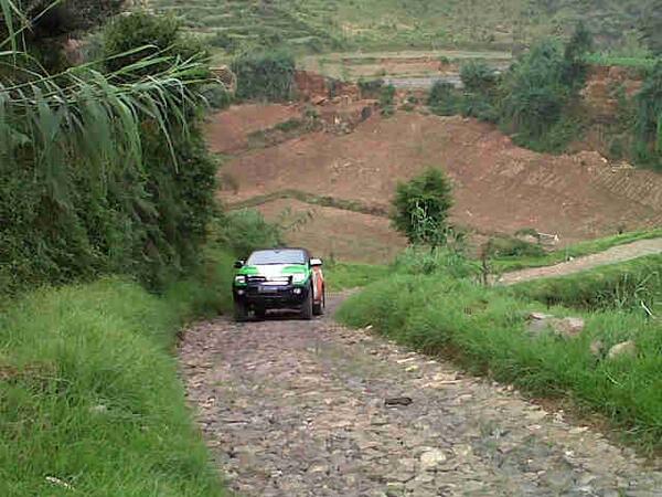 ACTforHumanity's tweet photo. Tim ACT sedang menuju Kampung yang berada diatas Gunung Alang, Wonosobo untuk mensupport logistik #ACTforDieng http://t.co/sKdOWoIh8h