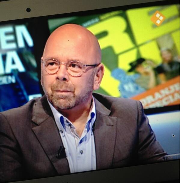mariannezw's tweet photo. Nu mijn vriend en voorbeeld @jndkgrf terugkijken bij #devijfdedag http://t.co/Vr2HXM85Xf