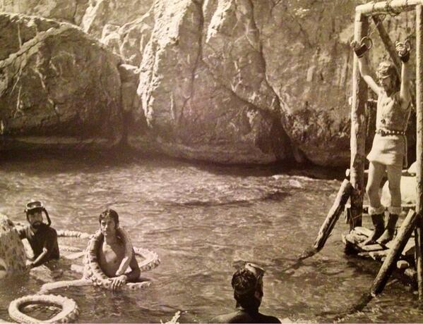 Ve işte tarihi belge: Tarkan Viking Kanı filmindeki ahtapotu canlandıran sinema emekçisi!..
(Foto:Güngör Özsoy)