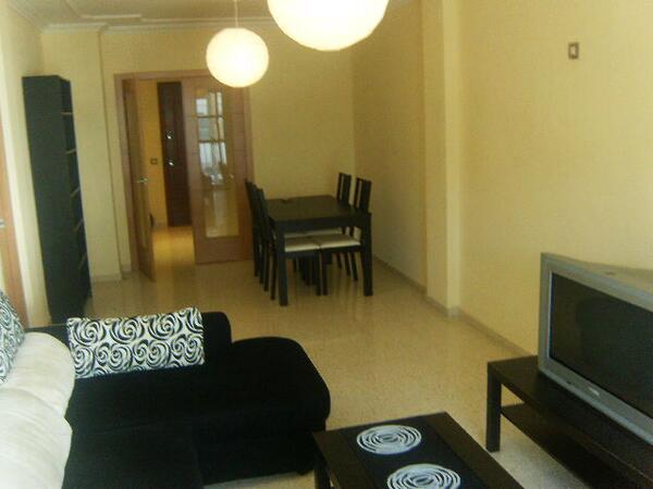 TECNORETEDH's tweet photo. PISO 85M2  DE 3 HAB, BAÑO, SALÓN COMEDOR, COCINA AMUEB, TERRAZA Y GARAJE. 
TOT. REFORMADO 2008.¡POR 80.000€+gastos! http://t.co/CRUBRHboNG