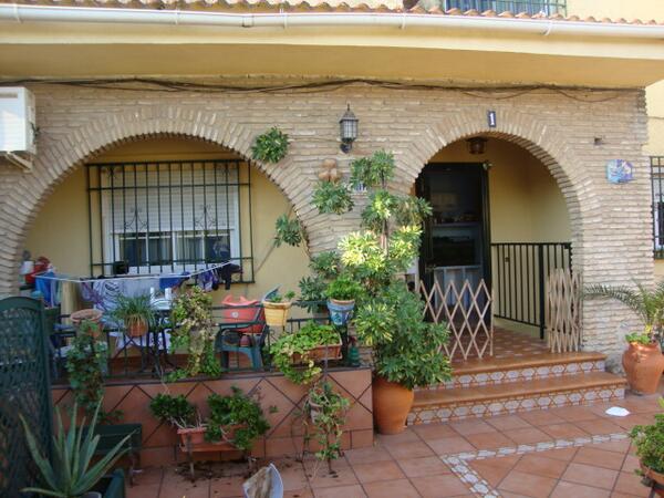 TECNORETEDH's tweet photo. CASA 150M2 4HAB,2BAÑOS,SALÓN COMEDOR, COCINA AMUEB,LAVADERO, TRASTERO, 2PATIOS ,SÓTANO Y GARAJE.¡POR 159.000€+gastos! http://t.co/nELsVtk9Xs