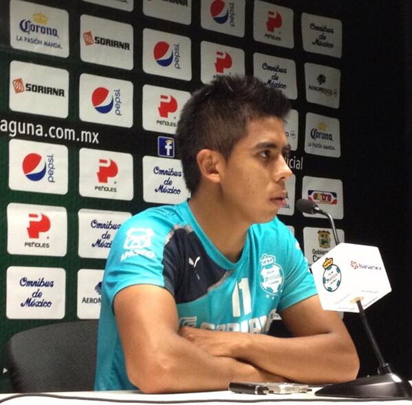 ClubSantos's tweet photo. #NéstorCalderón en la atención a medios de comunicación. http://t.co/txWKKYI6Lc