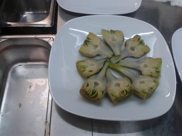 AnaJuanena's tweet photo. #alcachofa de tudela al natural con aceite de Navarra un lujo @Reyno_Gourmet http://t.co/XGYcMTzFaa