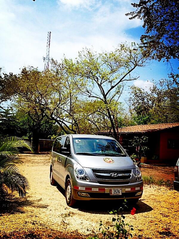 GoAdventurescr's tweet photo. Nuestras unidades 2012 y 2013, lo mejor para nuestros cliente! Go Adventures Costa Rica. Hablamos Venezolano!! http://t.co/NjgYCIVjUN