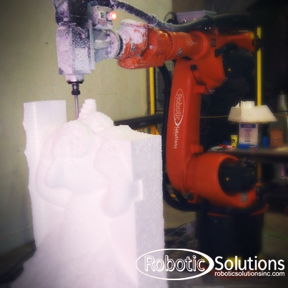 RoboSolution's tweet photo. #KUKA Milling #robot http://t.co/Si64uNNam5