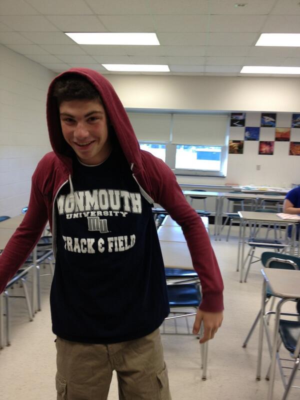 StuffOnSom's tweet photo. Hood #SOS http://t.co/N7YN6la4od