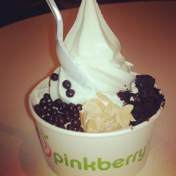 HelloFrontDesk's tweet image. Pinkberry before work? Yes please! #yummy #pinkberry #
