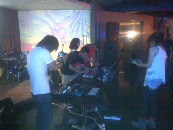 Penampilan SUBFEVER di acara 'Unii Escargot Vide: Asia Tour 2013'