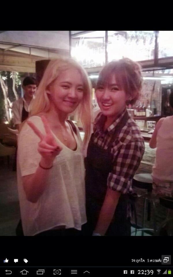 [PIC][28-04-2013]Selca mới của HyoYeon và những người bạn Thái Lan của cô - Page 2 BItaP2HCQAINcNf