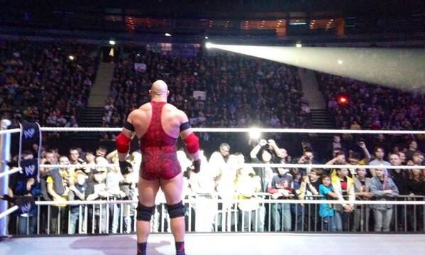 JustinRoberts's tweet photo. #WWEStPetersberg watches the entrance of @Ryback22 at @WWE LIVE in Russia http://t.co/byO4XFvBAZ