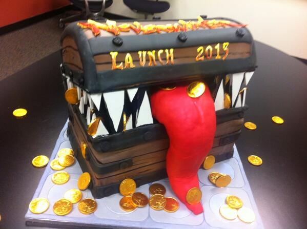 CaptainGeko's tweet image. EPIC Neverwinter launch cake.
Yep, that&apos;s all cake, base, lid and tongue. About 50lbs.