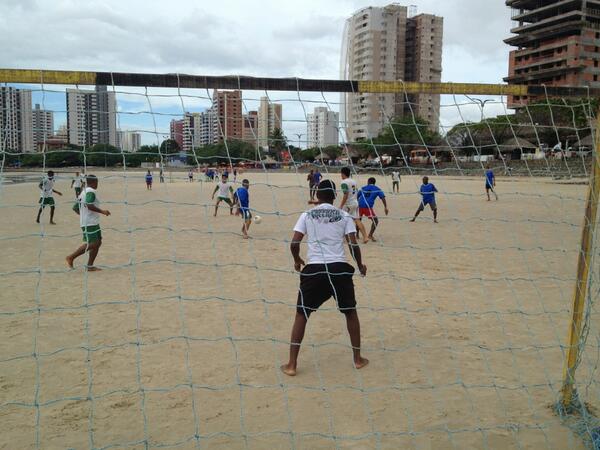 Vanmiddag gewandeld over het strand van São Louis in Brazilië. De gele kanaries waren al in training voor a.s. WK!