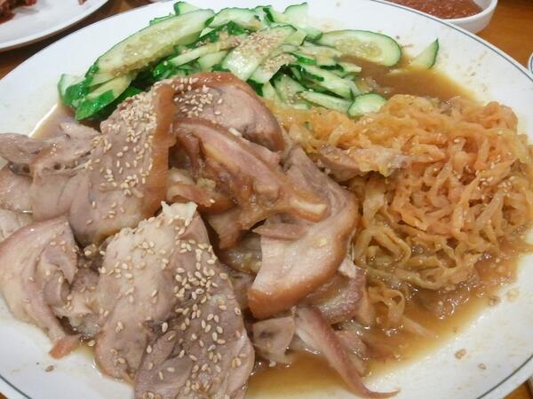 Food_info_bot's tweet photo. 부산 냉채족발 http://t.co/9sdWAx2Elx